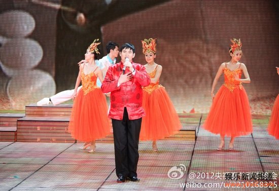 大衣哥唱歌